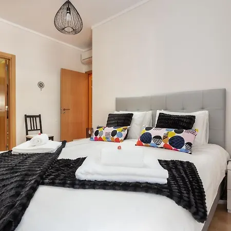 Privilege Benet With Rooftop Pool, Village Marina -